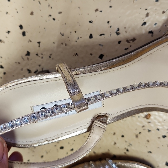 Nina women's dress shoes size 9, 3 inch heel, gold rhinestone EUC - Picture 3 of 8